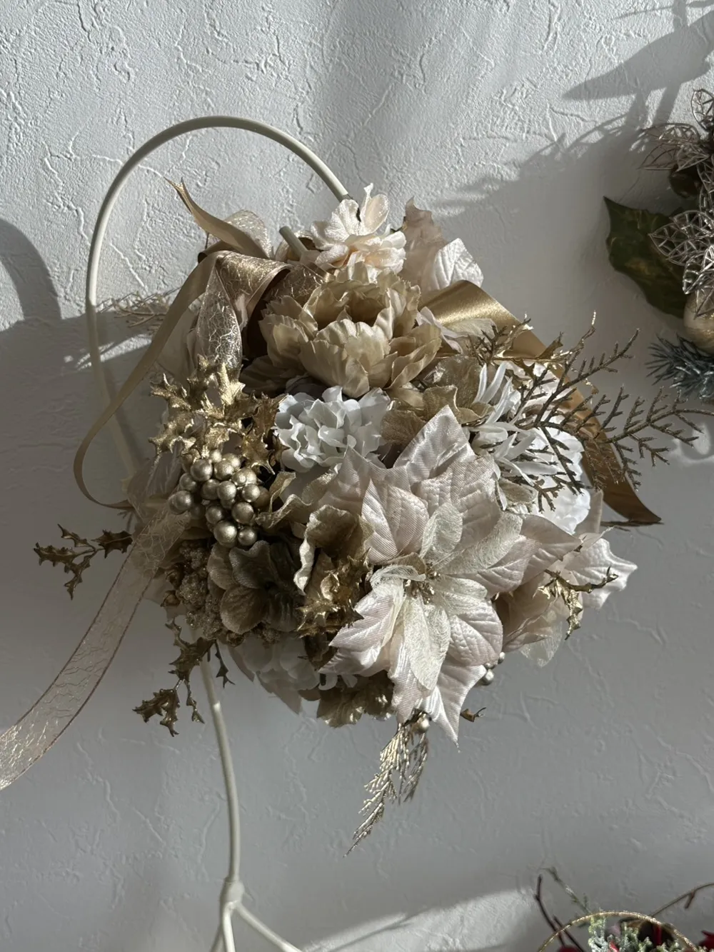 シャンパンゴールドポインセチアの花手毬