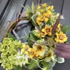 イエローコスモスのハーフムーンリース 画像8