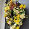 イエローローズとラナンキュラスの馬蹄型リース 画像3