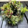 グリーン胡蝶蘭とグロリオサのハーフムーンリース 画像7