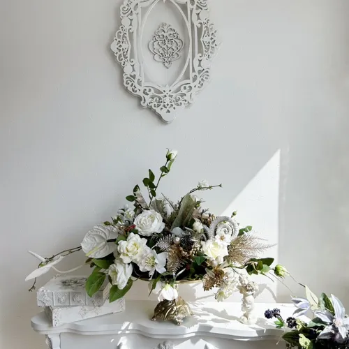 アンティークコンポートのホワイトアレンジ