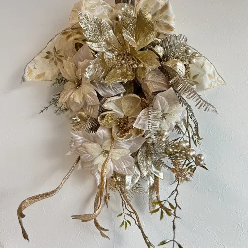 ポインセチアのセッカヤナギのXmasスワッグ