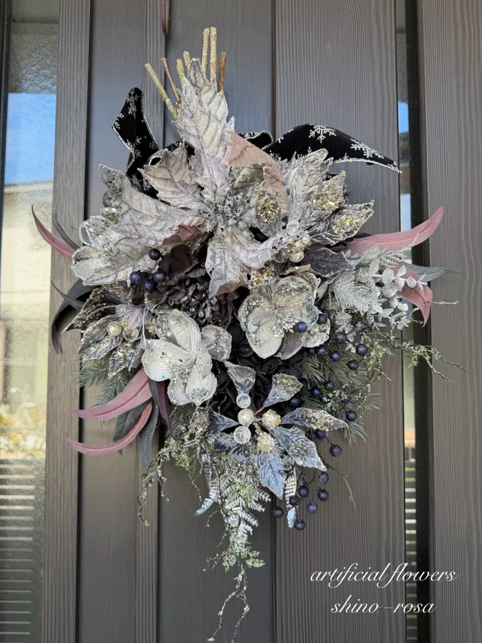 シルバーマグノリアとポインセチアのXmasスワッグ