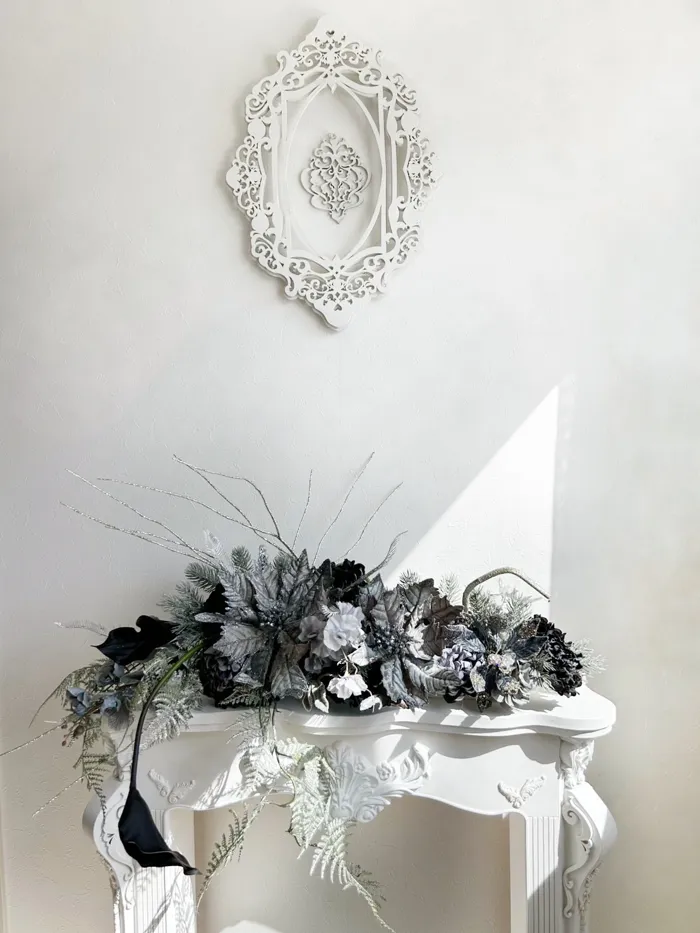 シルバーポインセチアのオーバルアレンジ