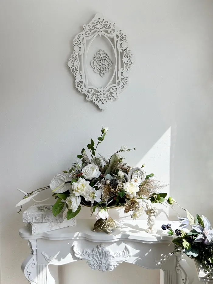 アンティークコンポートのホワイトアレンジ