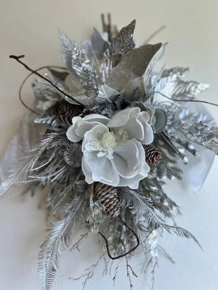 シルバーマグノリアのXmasスワッグ　神戸阪急展示用